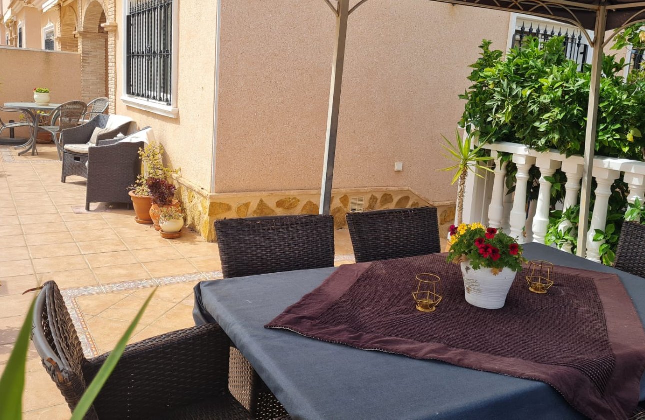 Revente - Villa -
Orihuela Costa - Costa Blanca