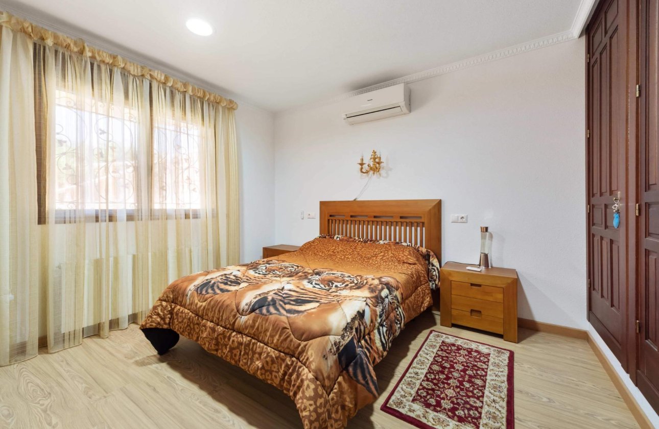 Revente - Villa -
Orihuela Costa - Costa Blanca