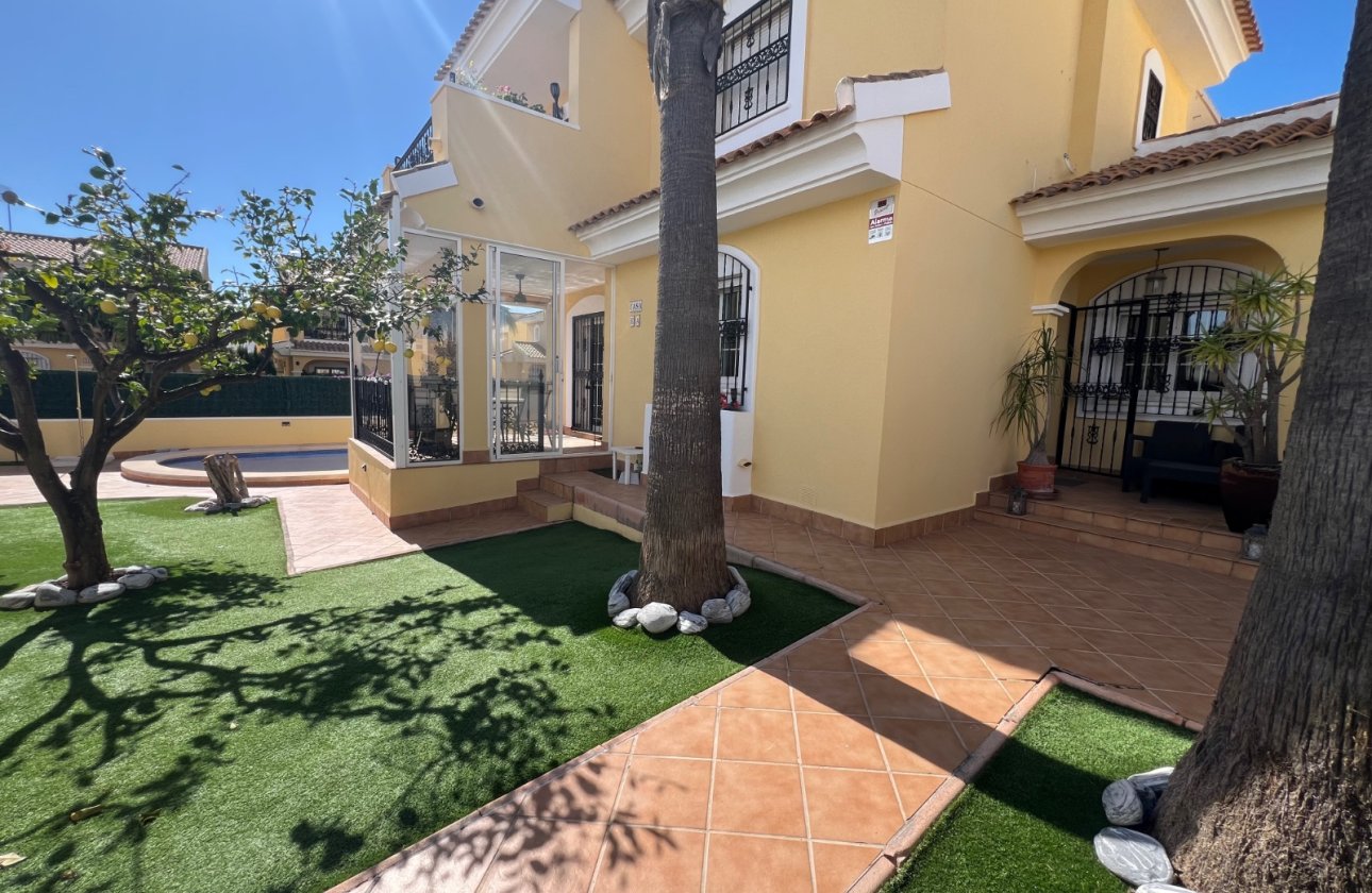 Revente - Villa -
Orihuela Costa - Costa Blanca