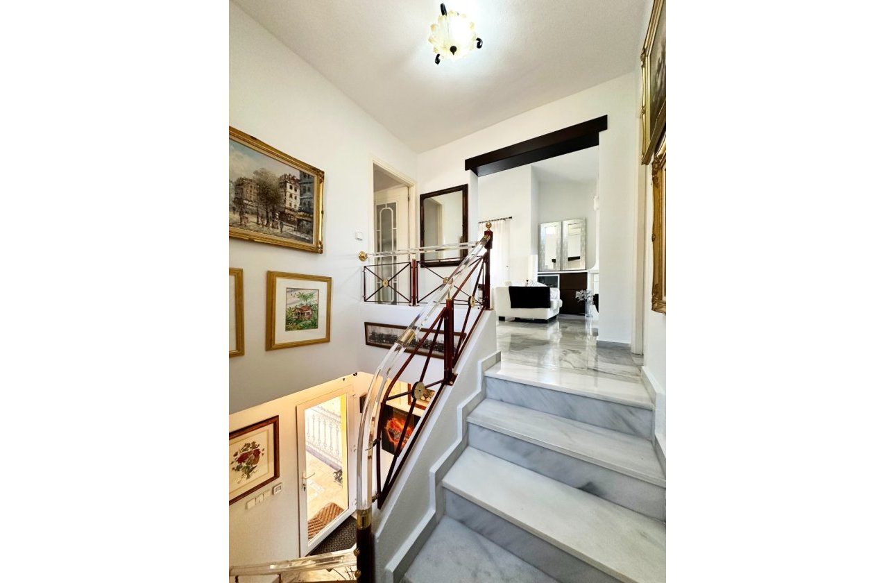 Revente - Villa -
Orihuela Costa - Costa Blanca