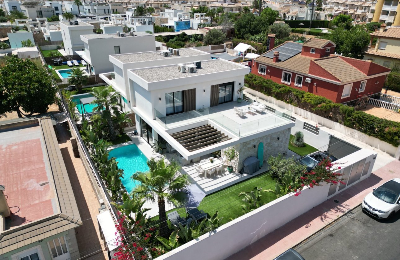 Revente - Villa -
Orihuela Costa - Costa Blanca