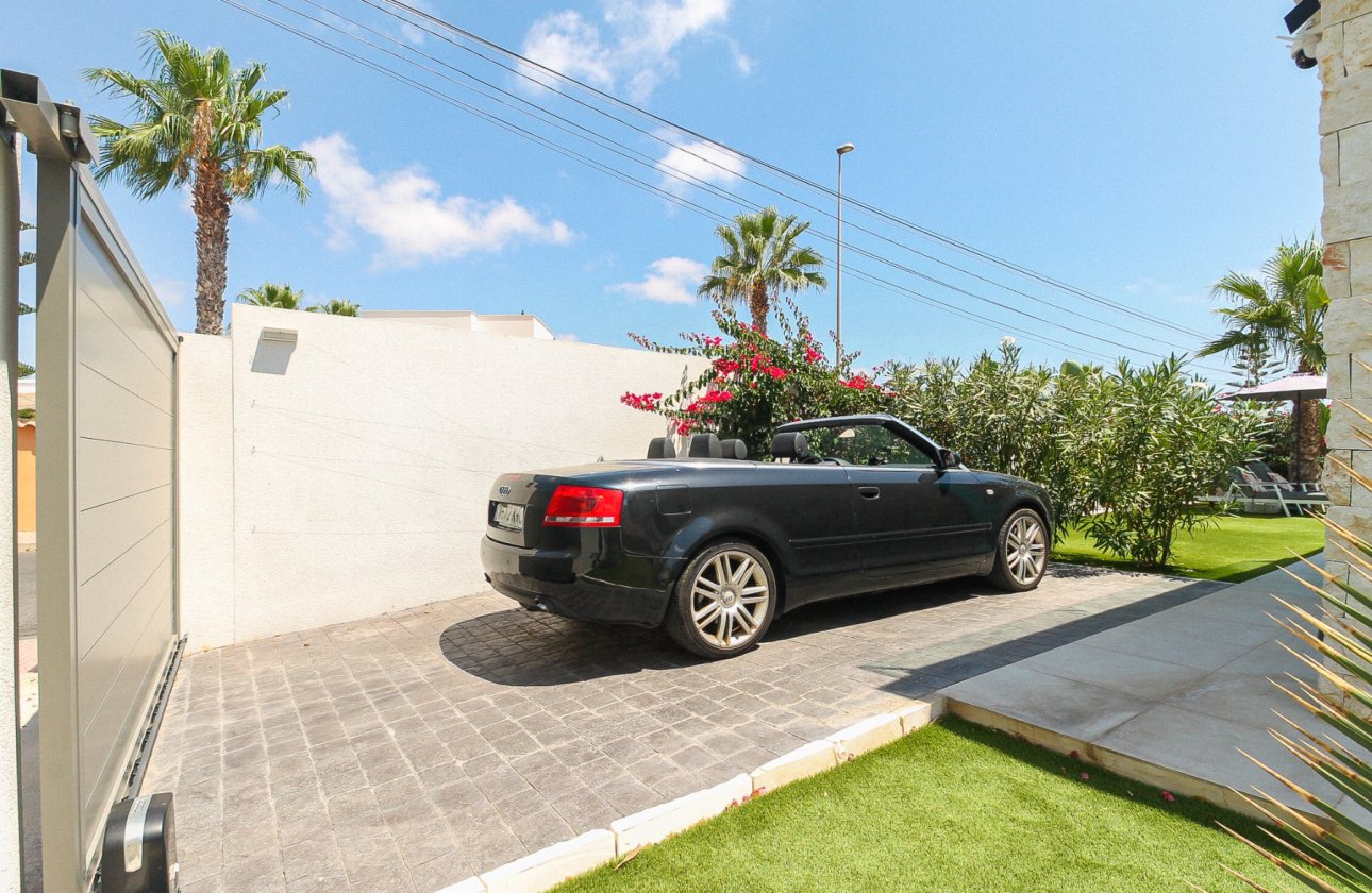 Revente - Villa -
Orihuela Costa - Costa Blanca