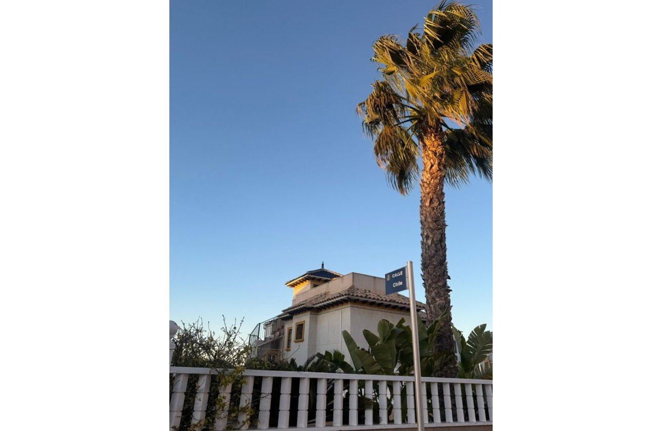 Revente - Villa -
Orihuela Costa - Costa Blanca