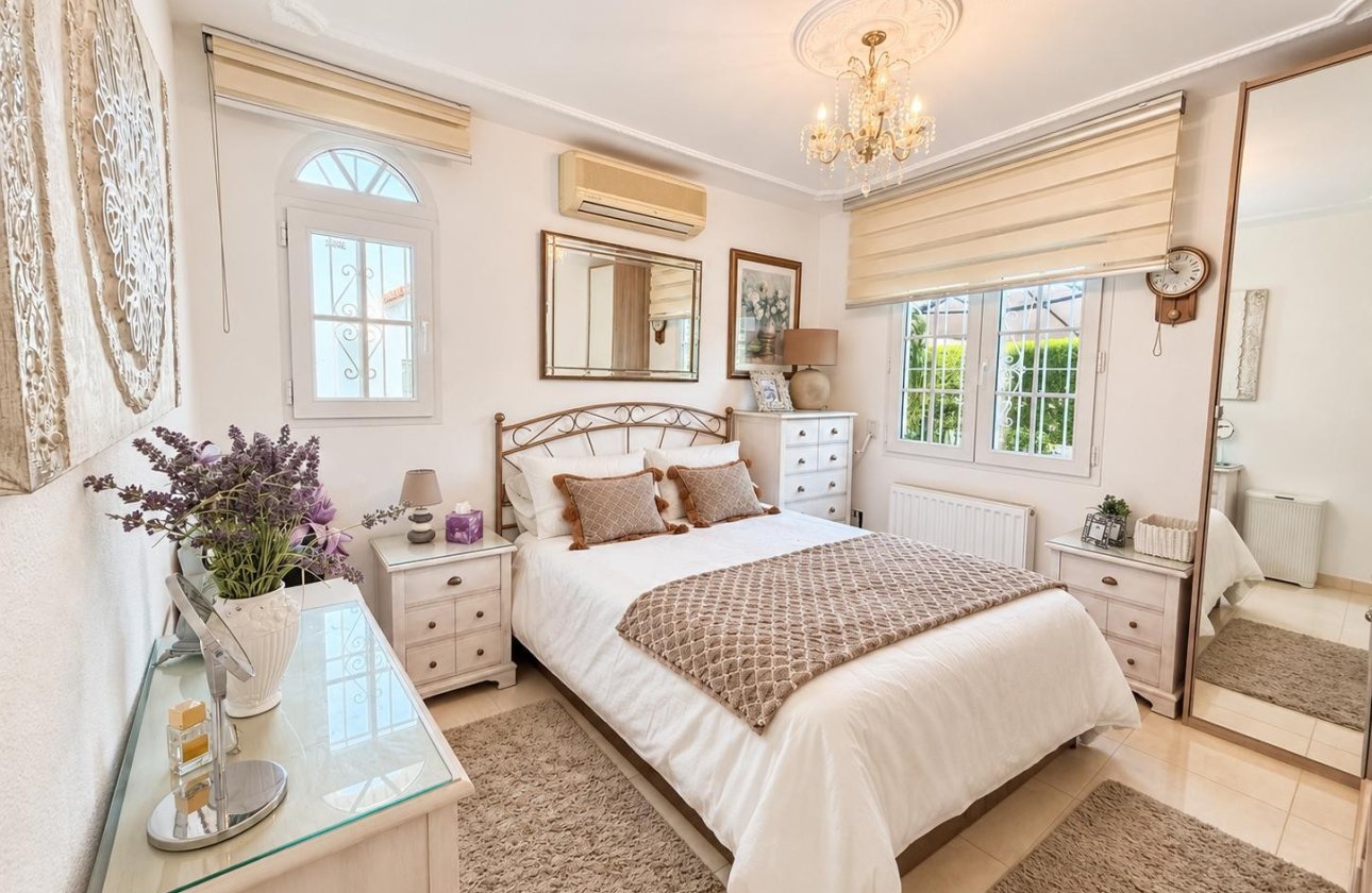 Revente - Villa -
Orihuela Costa - Costa Blanca