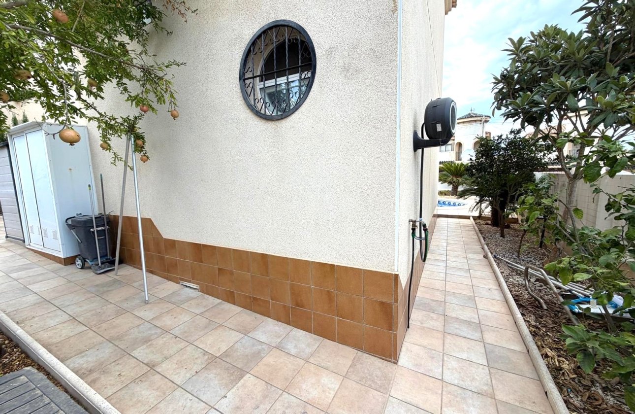 Revente - Villa -
Orihuela Costa - Costa Blanca