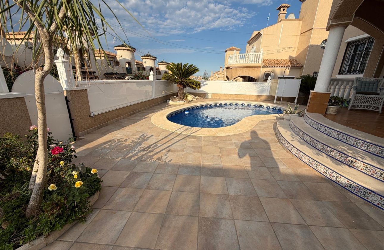 Revente - Villa -
Orihuela Costa - Costa Blanca