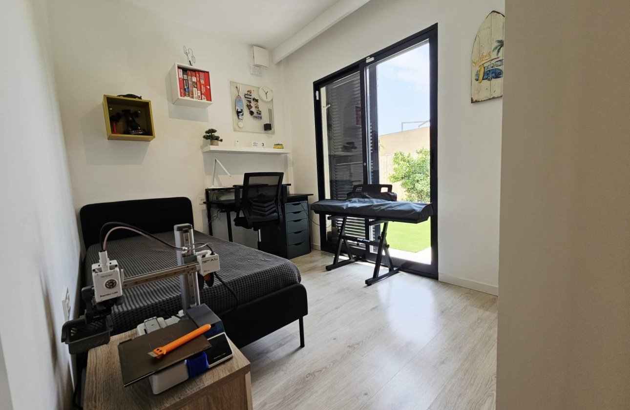 Revente - Villa -
Orihuela Costa - La Regia