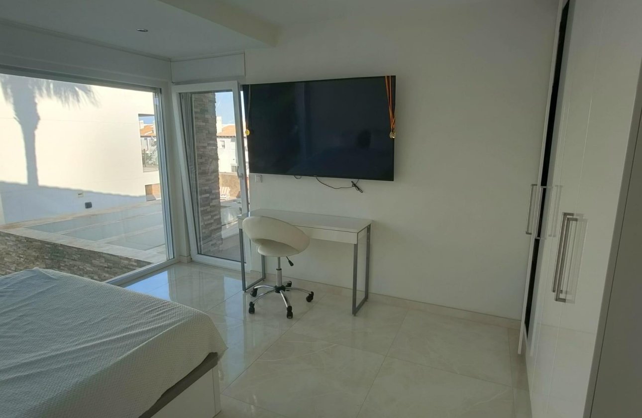 Revente - Villa -
Orihuela Costa - La Zenia