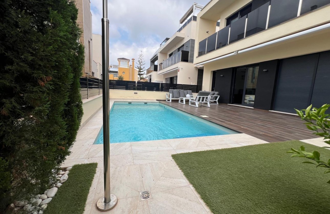 Revente - Villa -
Orihuela Costa - Lomas de Cabo Roig