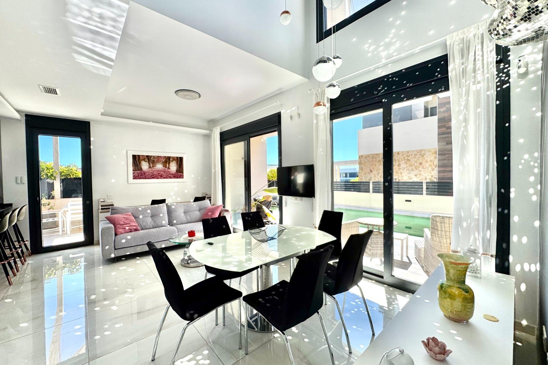 Revente - Villa -
Orihuela Costa - Lomas de Cabo Roig