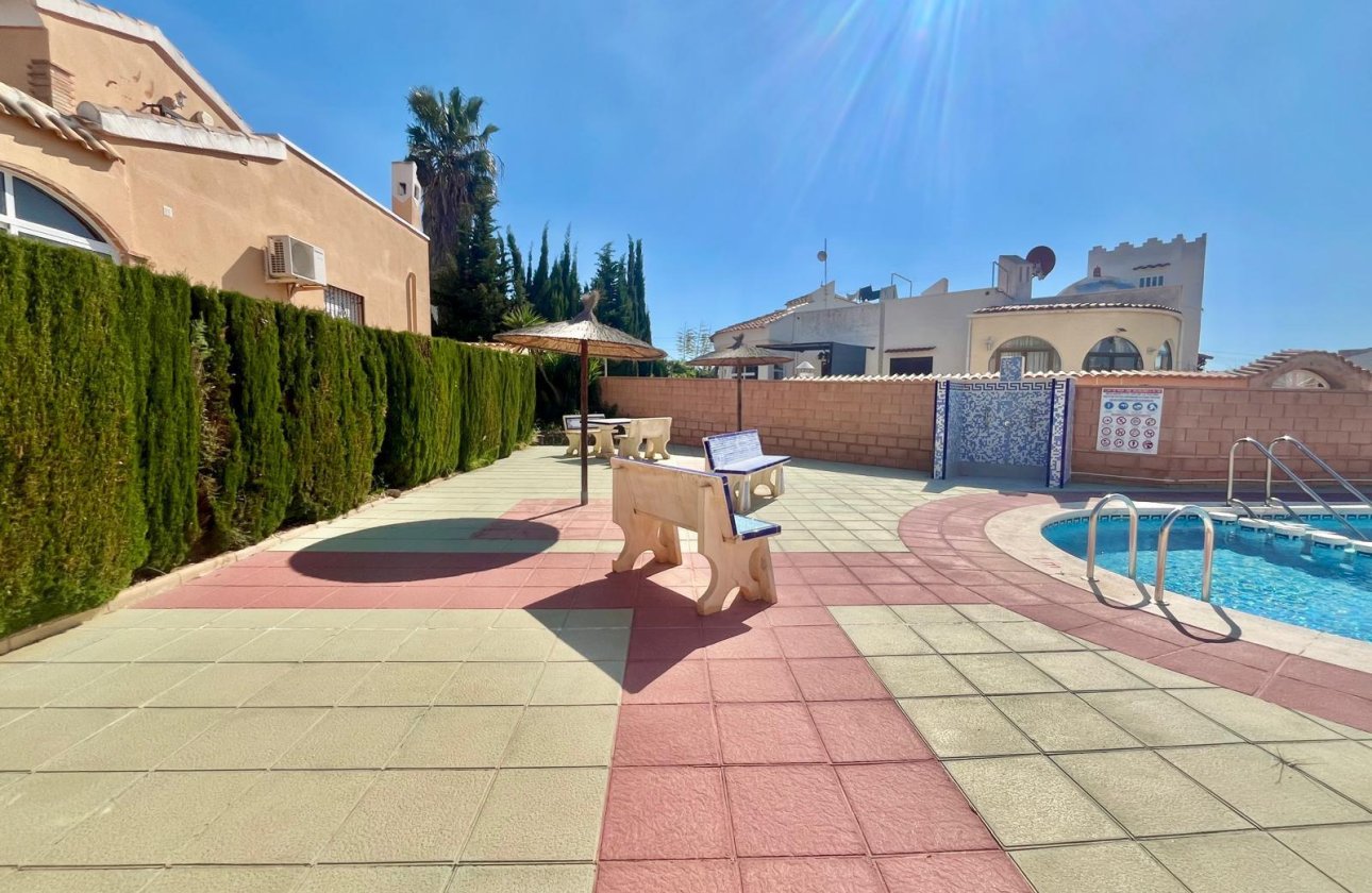 Revente - Villa -
Orihuela Costa - Los Almendros-la Florida