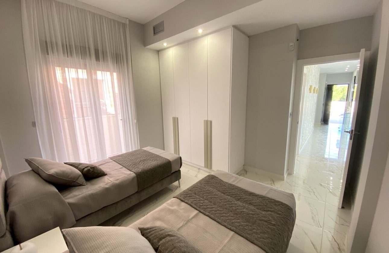 Revente - Villa -
Orihuela Costa - PAU 26