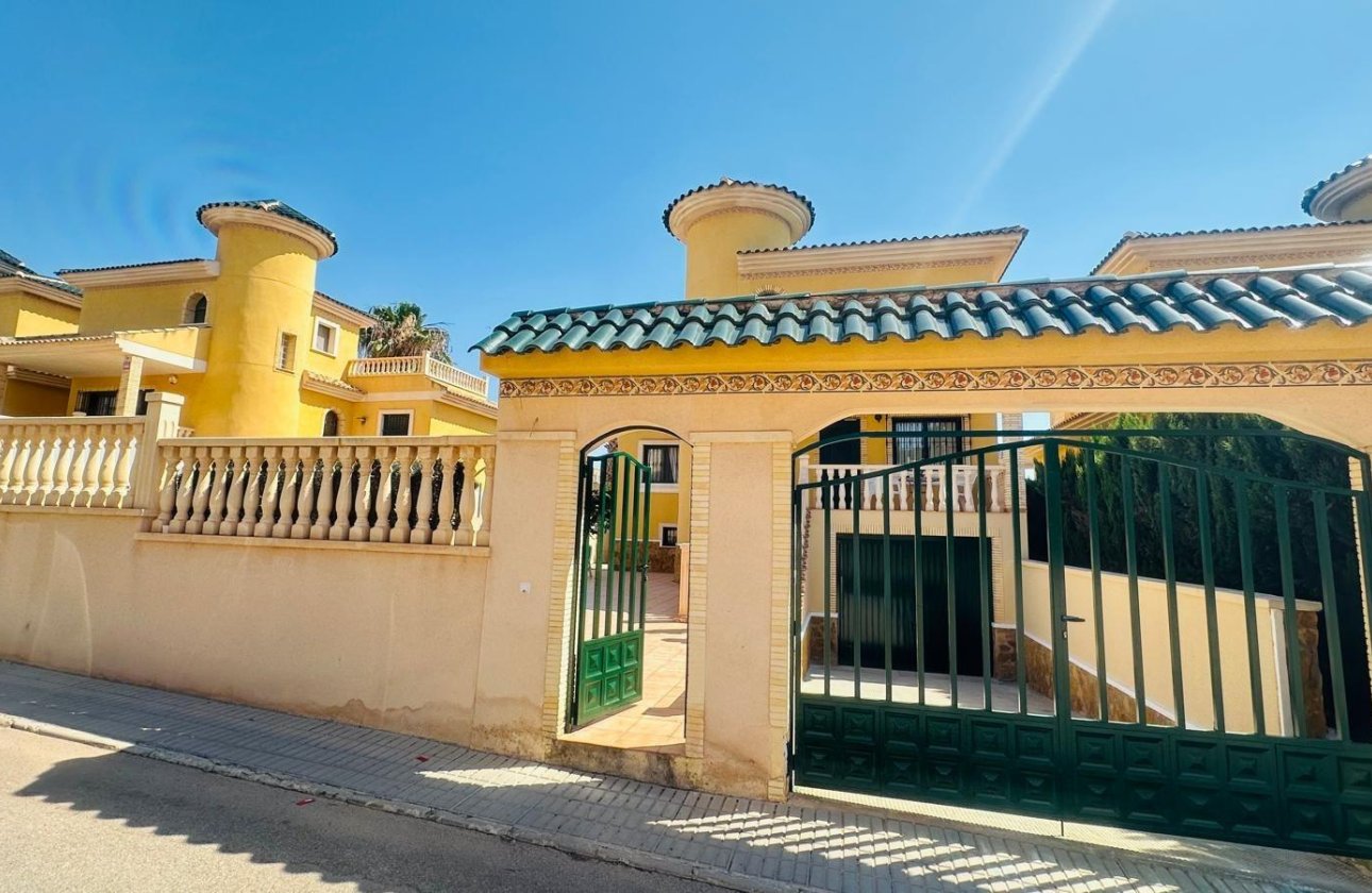 Revente - Villa -
Orihuela Costa - PAU 8