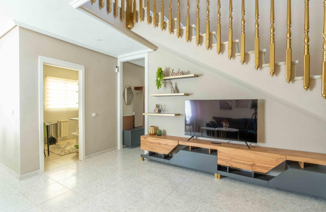 Revente - Villa -
Orihuela Costa - Punta Prima