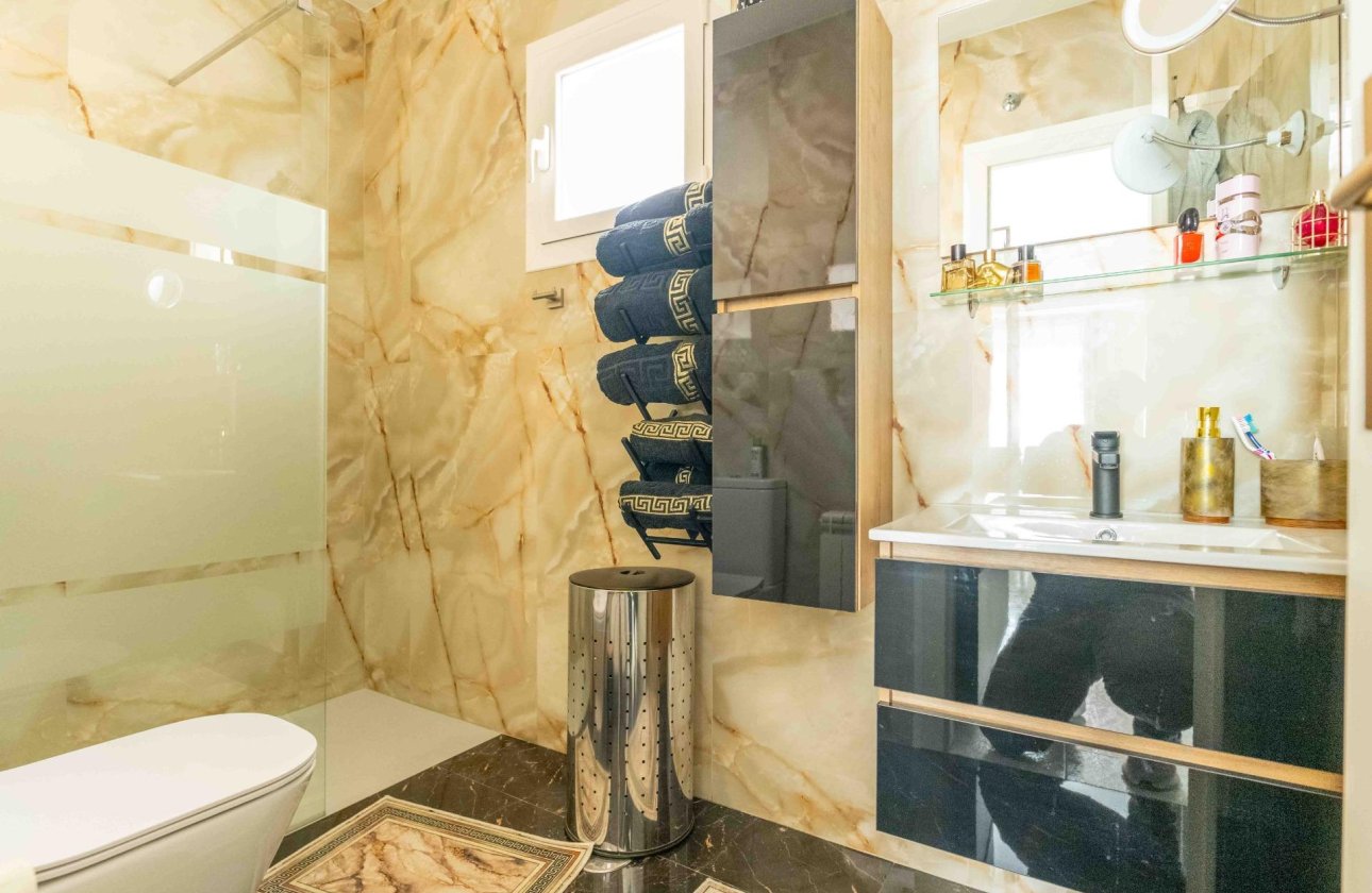 Revente - Villa -
Orihuela Costa - Punta Prima