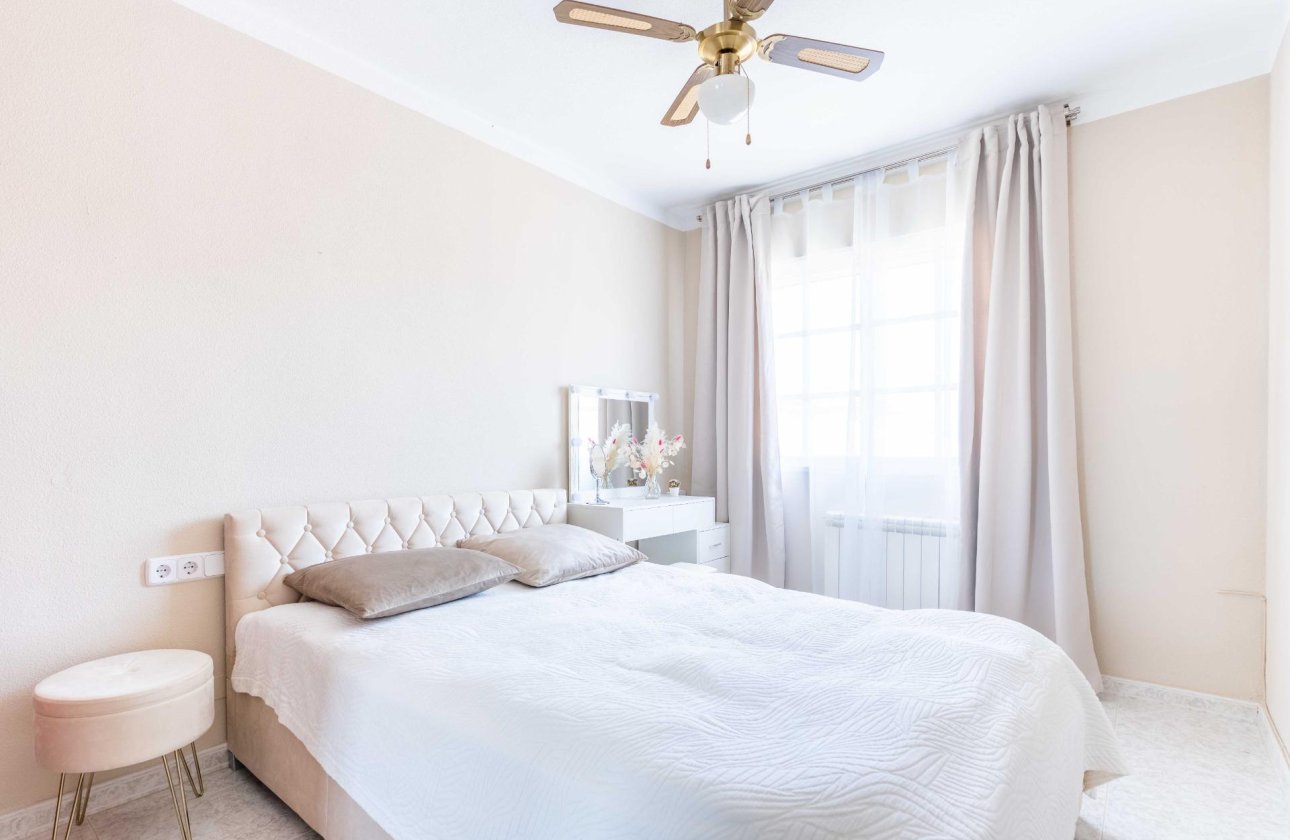 Revente - Villa -
Orihuela Costa - Punta Prima