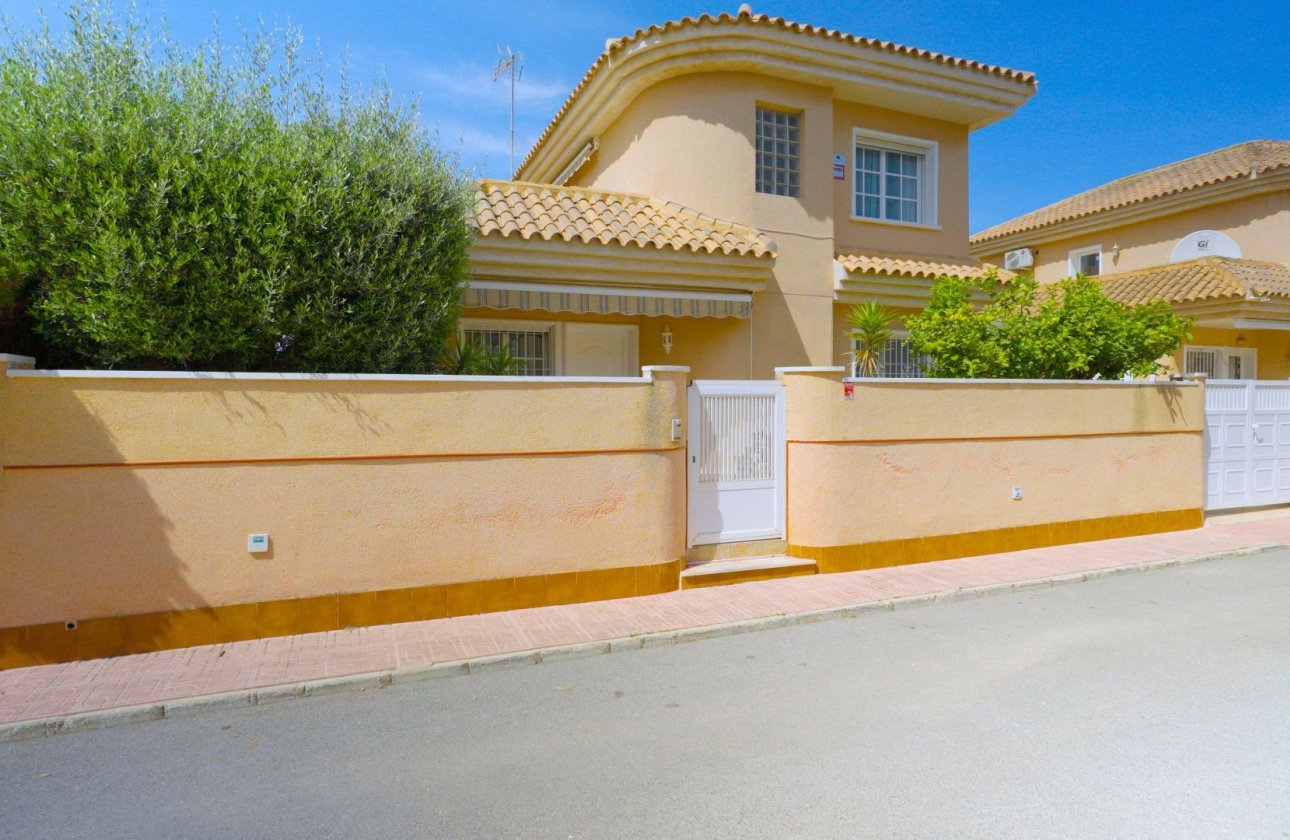 Revente - Villa -
Orihuela Costa - Punta Prima