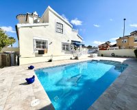 Revente - Villa -
Pinar de Campoverde - Inland