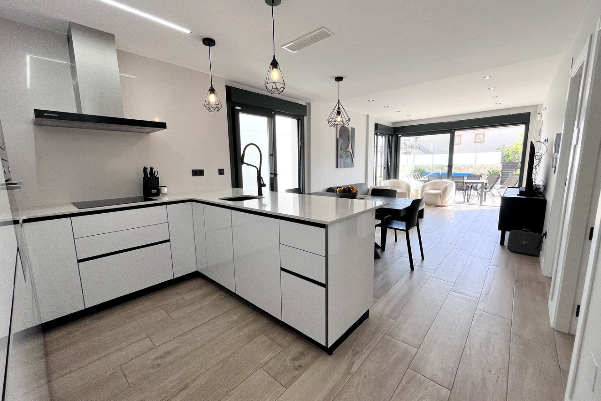 Revente - Villa -
Punta Prima - Costa Blanca