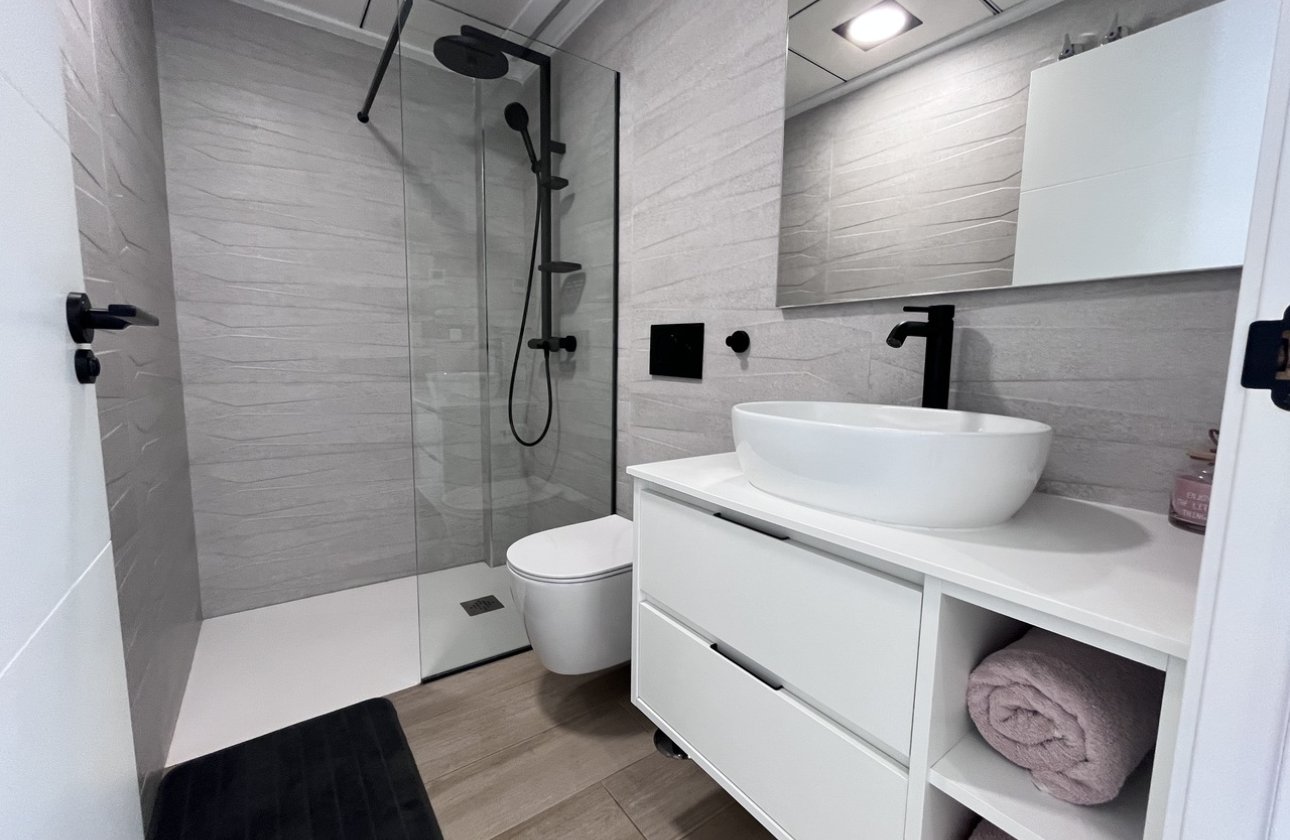 Revente - Villa -
Punta Prima - Costa Blanca