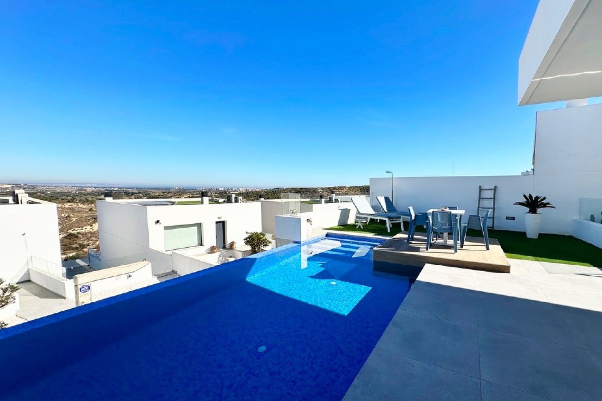 Revente - Villa -
Rojales - Inland