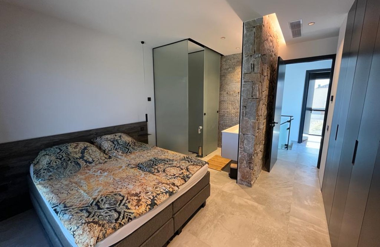 Revente - Villa -
Rojales - Inland