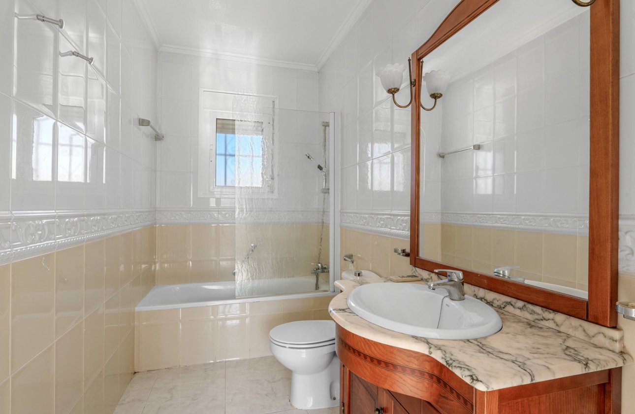 Revente - Villa -
Rojales - Inland