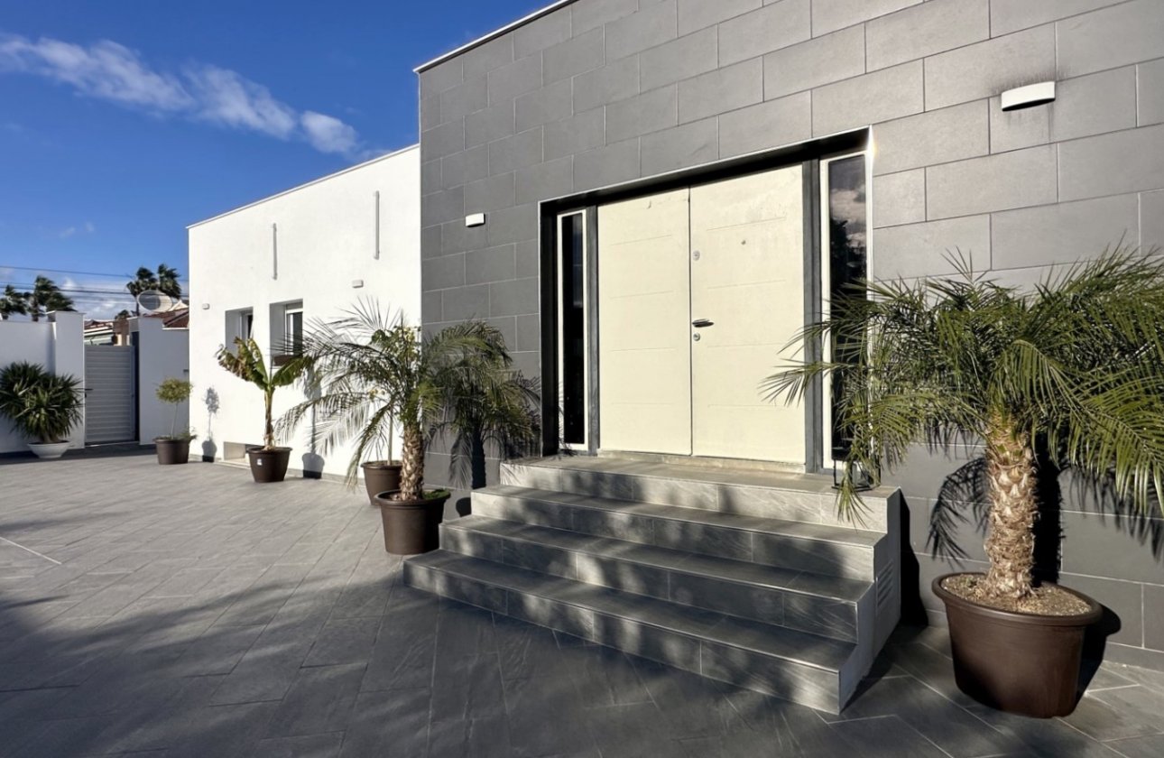 Revente - Villa -
Rojales - Inland