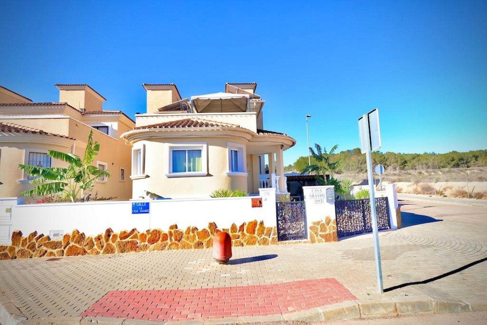 Revente - Villa -
San Miguel de Salinas - Inland