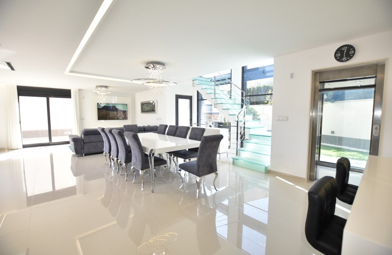 Revente - Villa -
San Miguel de Salinas - Inland