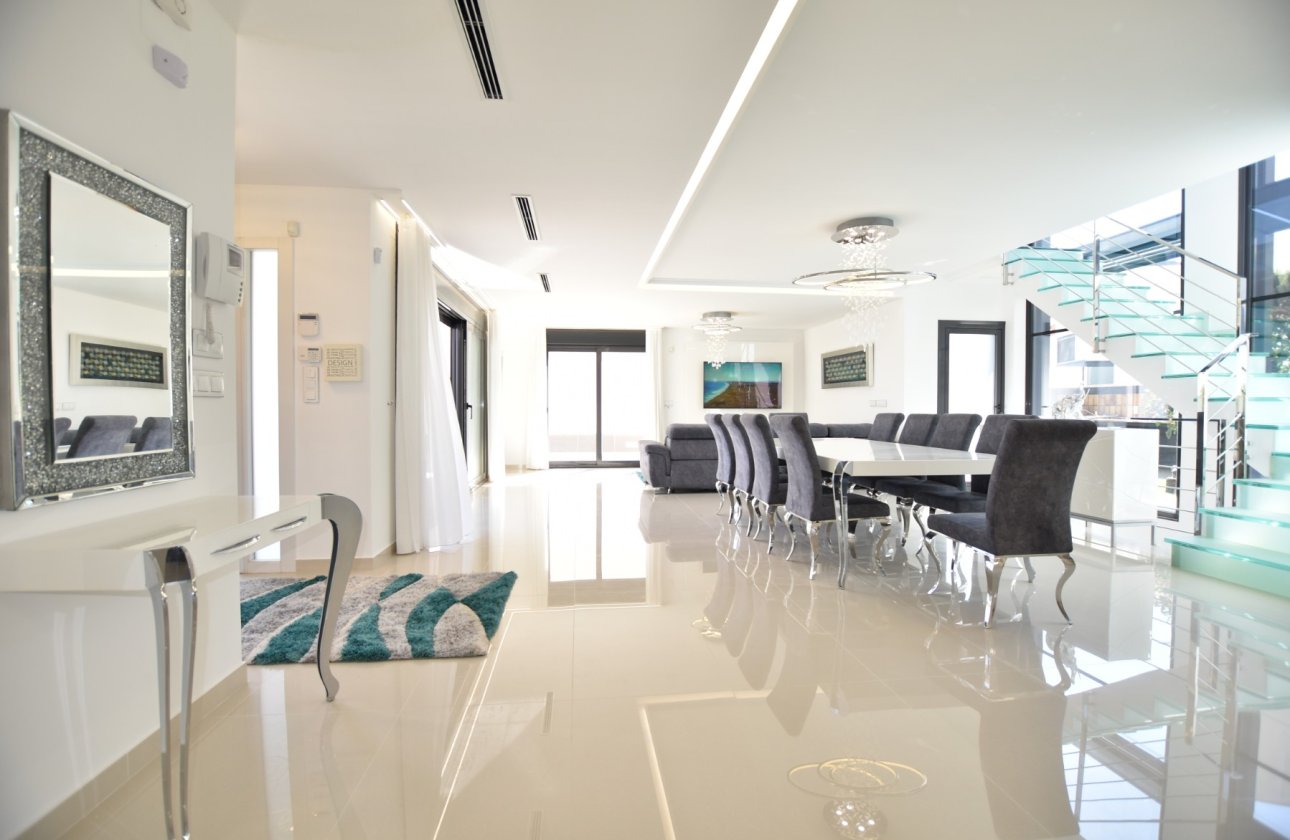 Revente - Villa -
San Miguel de Salinas - Inland