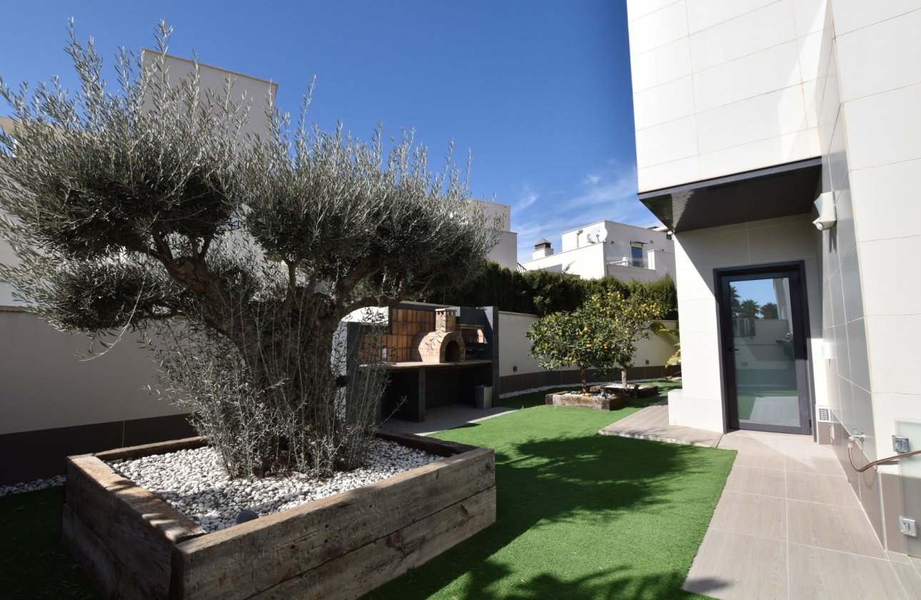 Revente - Villa -
San Miguel de Salinas - Inland