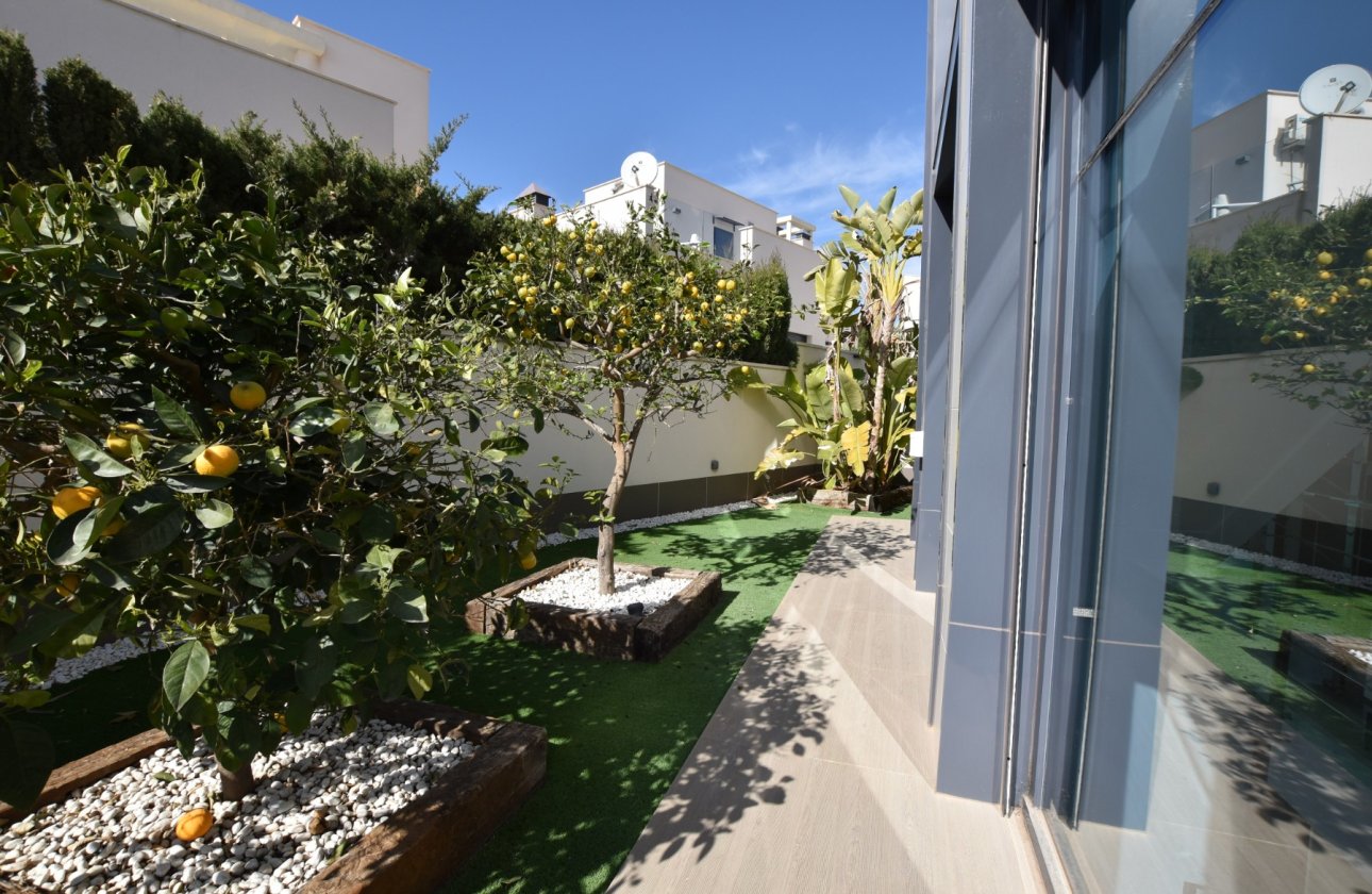 Revente - Villa -
San Miguel de Salinas - Inland