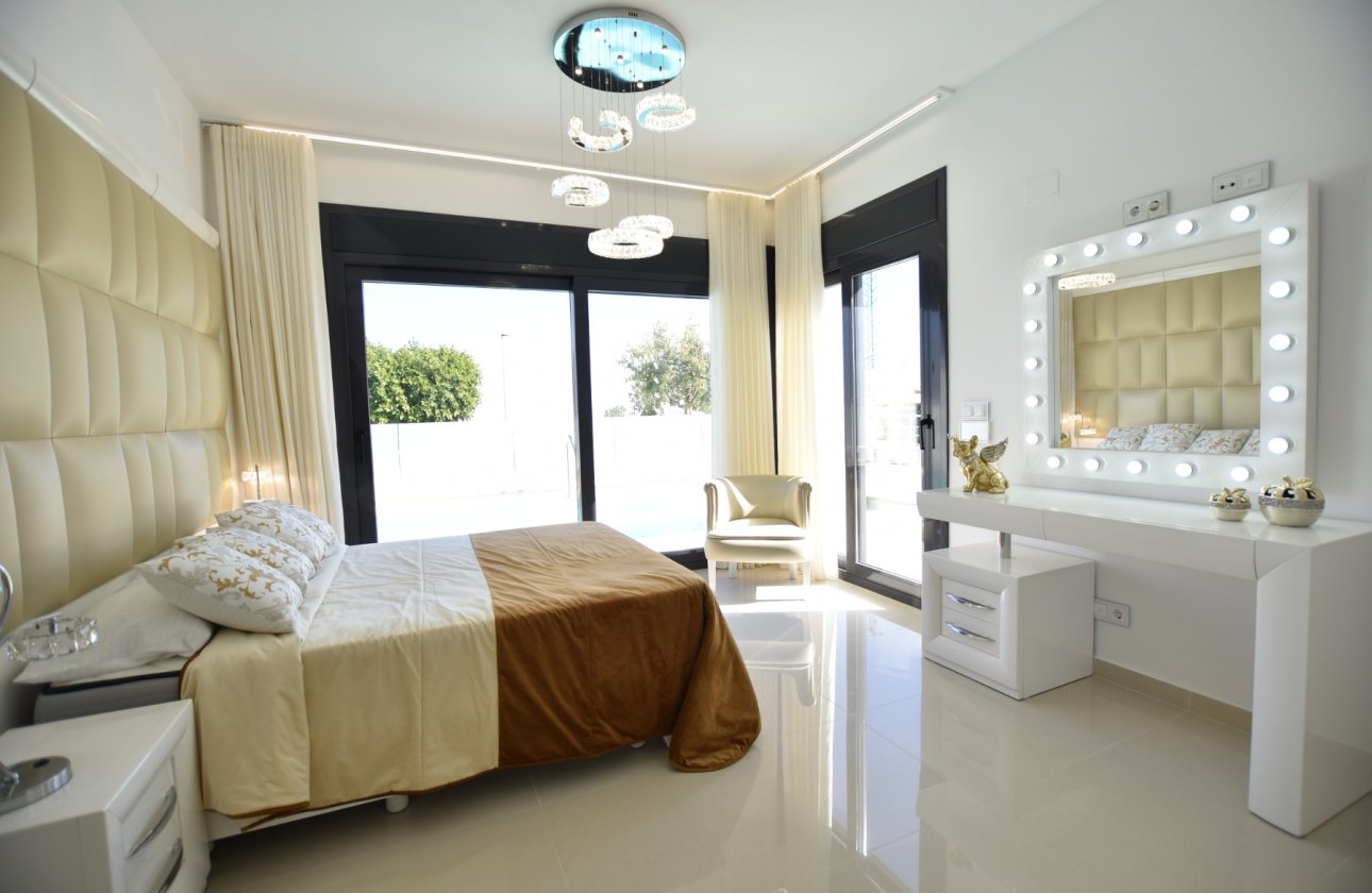 Revente - Villa -
San Miguel de Salinas - Inland