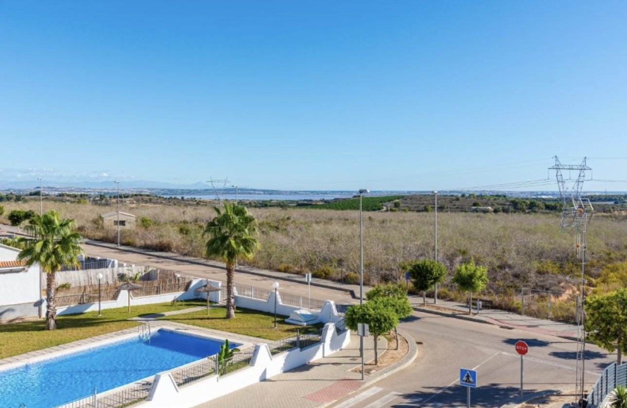 Revente - Villa -
San Miguel de Salinas - Inland