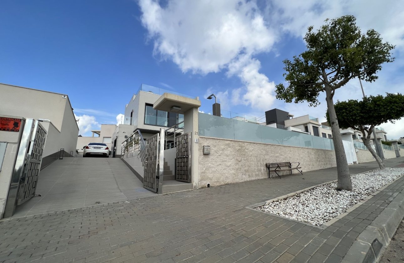 Revente - Villa -
San Miguel de Salinas - Inland