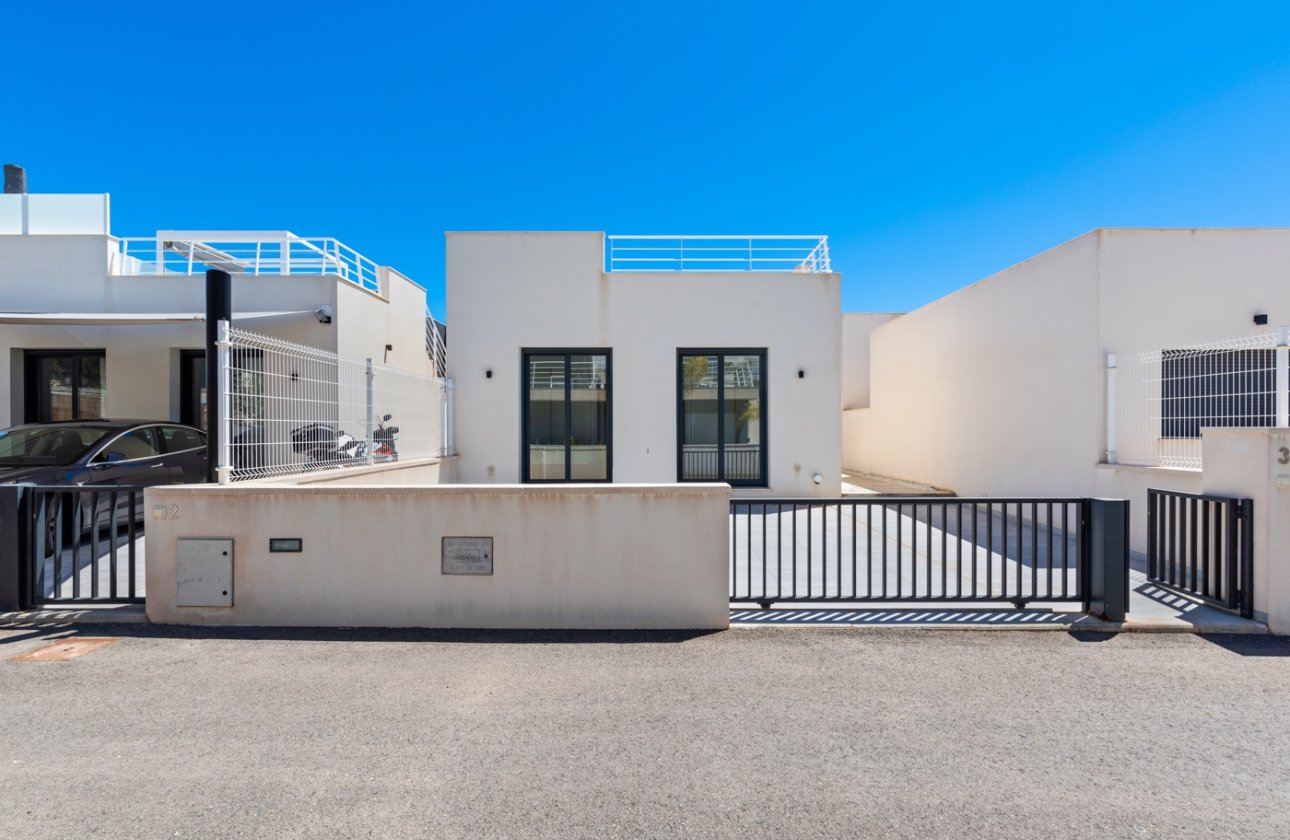 Revente - Villa -
San Miguel de Salinas - Inland