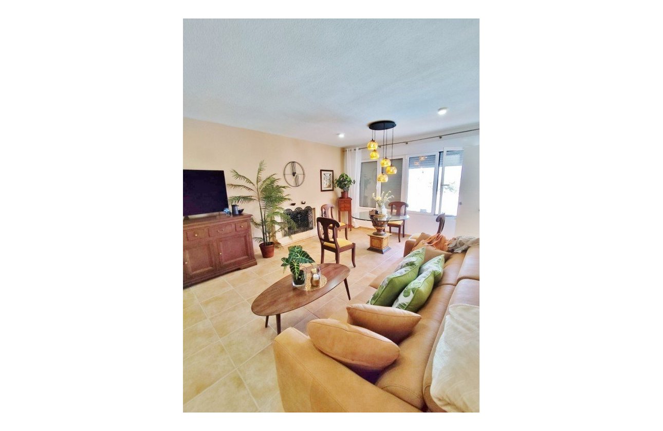 Revente - Villa -
San Miguel de Salinas - Inland