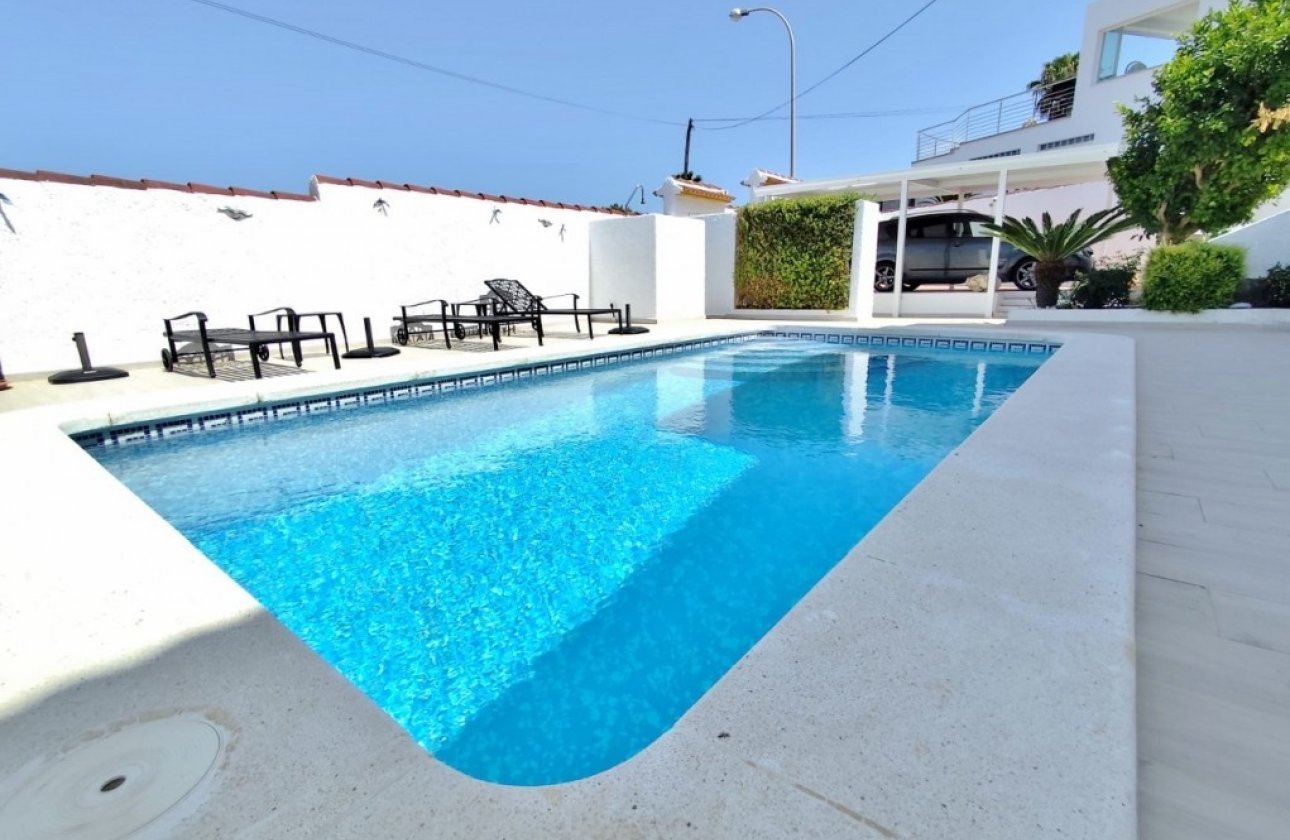 Revente - Villa -
San Miguel de Salinas - Inland