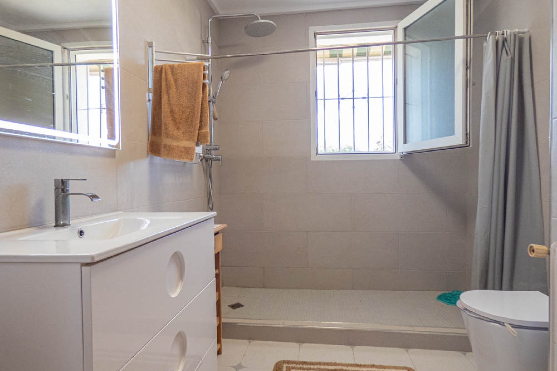 Revente - Villa -
San Miguel de Salinas - Inland