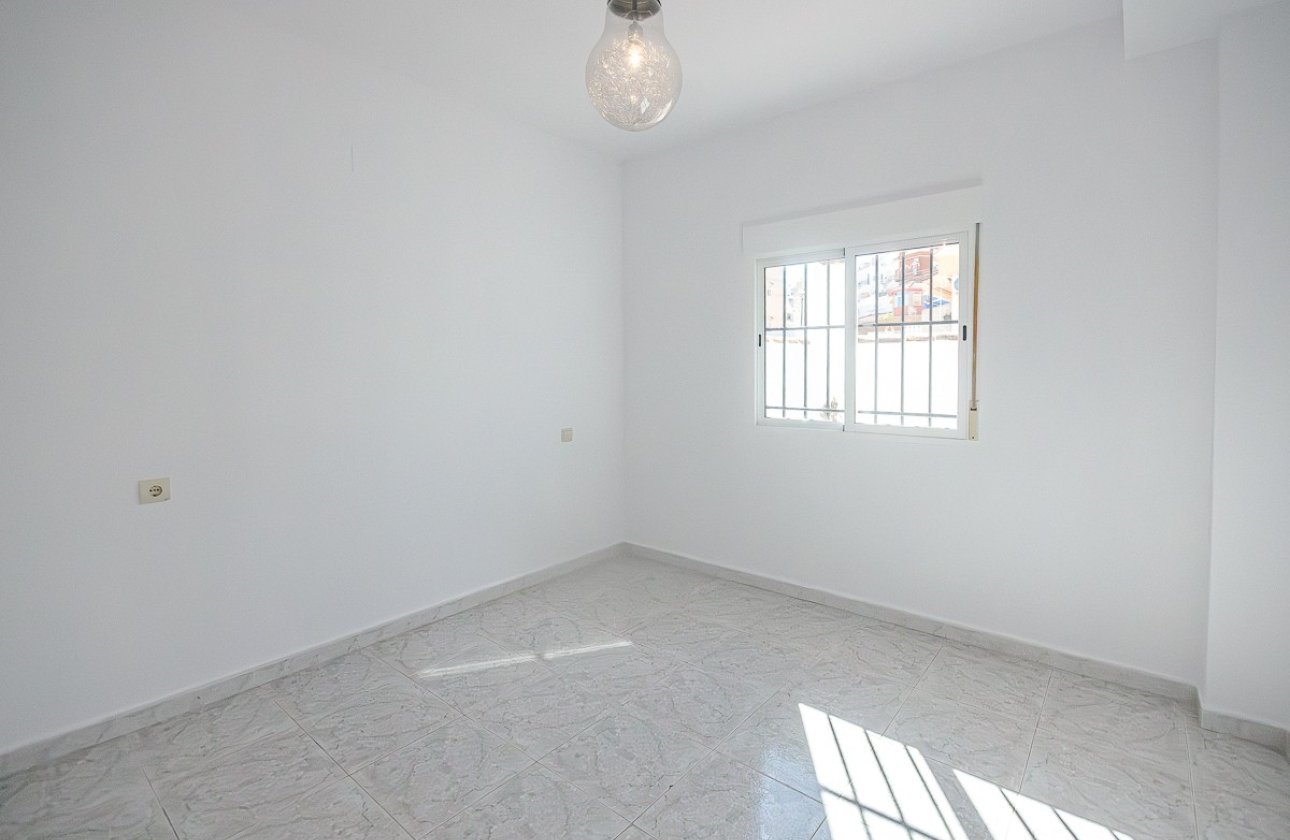 Revente - Villa -
San Miguel de Salinas - Inland