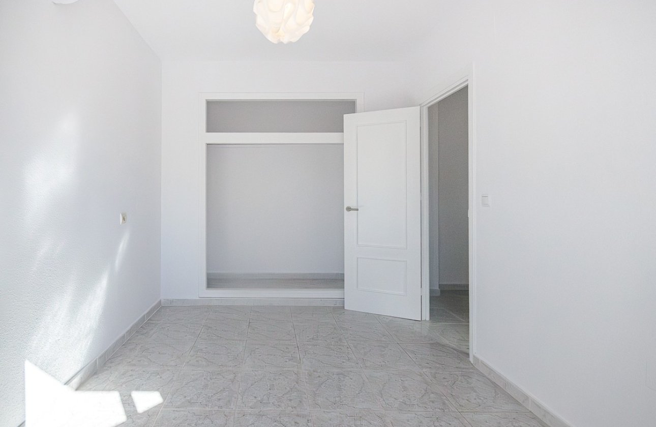 Revente - Villa -
San Miguel de Salinas - Inland