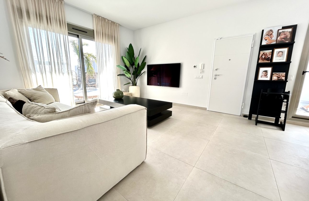 Revente - Villa -
San Miguel de Salinas - Inland