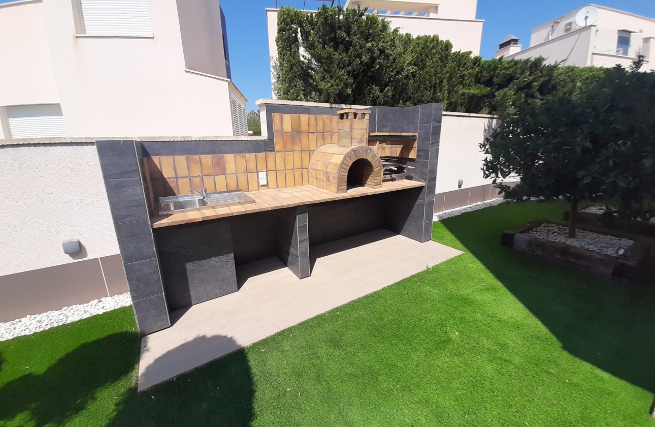 Revente - Villa -
San Miguel de Salinas - Inland