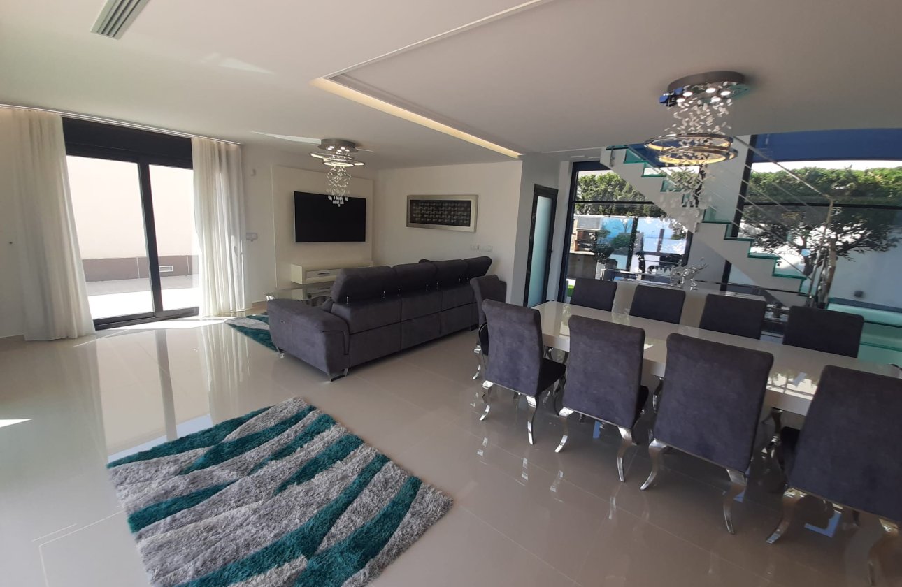 Revente - Villa -
San Miguel de Salinas - Inland