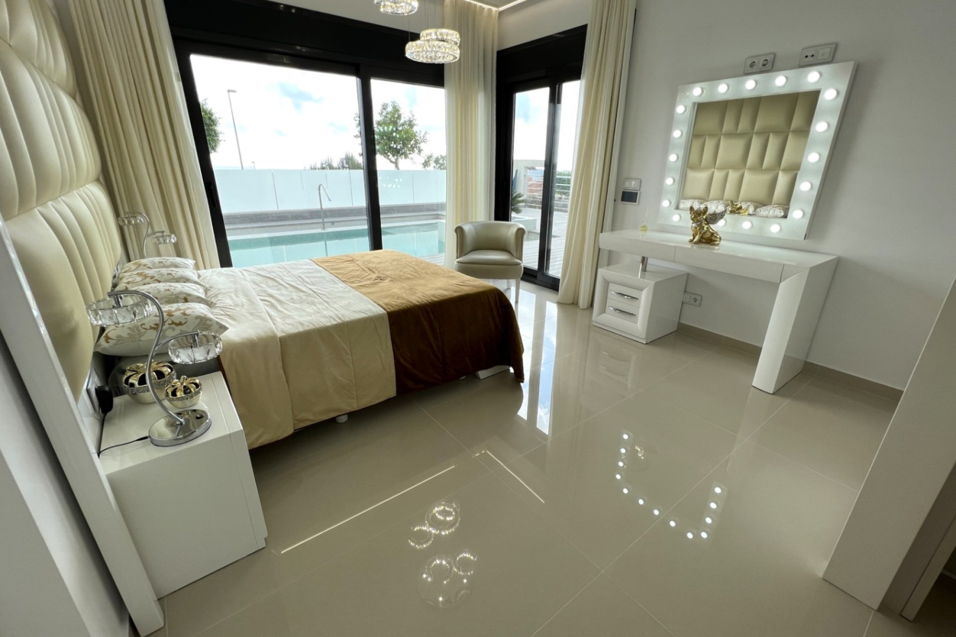 Revente - Villa -
San Miguel de Salinas - Inland