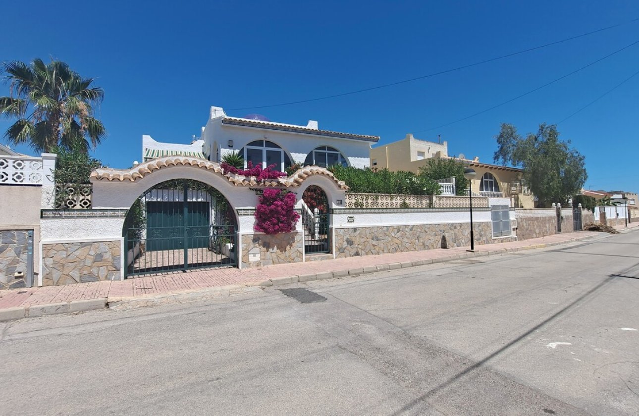 Revente - Villa -
San Miguel de Salinas - Inland