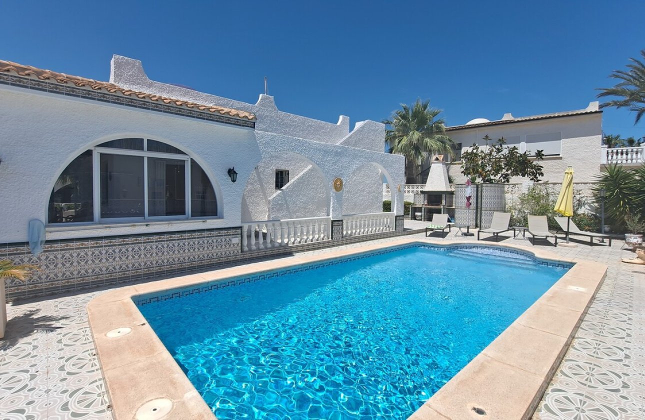 Revente - Villa -
San Miguel de Salinas - Inland
