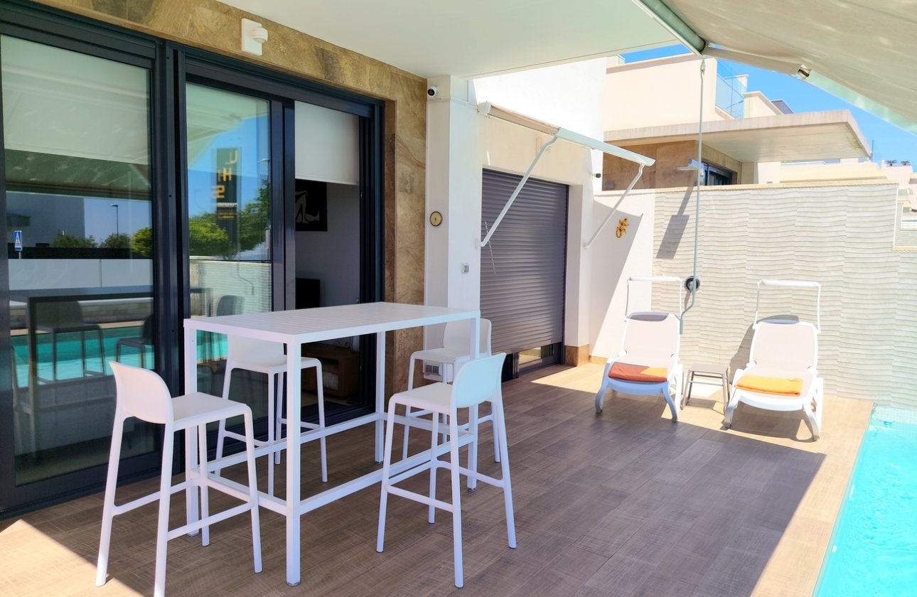 Revente - Villa -
San Miguel de Salinas - Inland