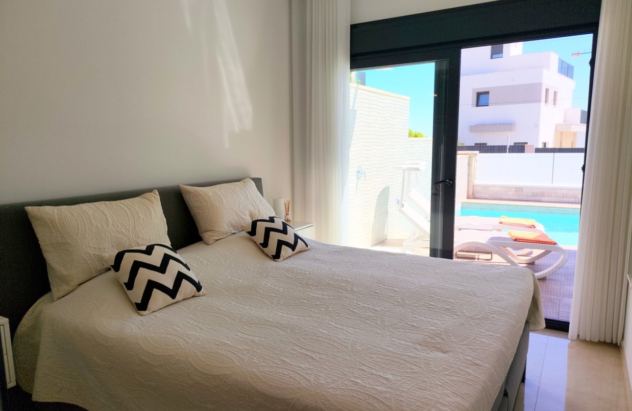 Revente - Villa -
San Miguel de Salinas - Inland